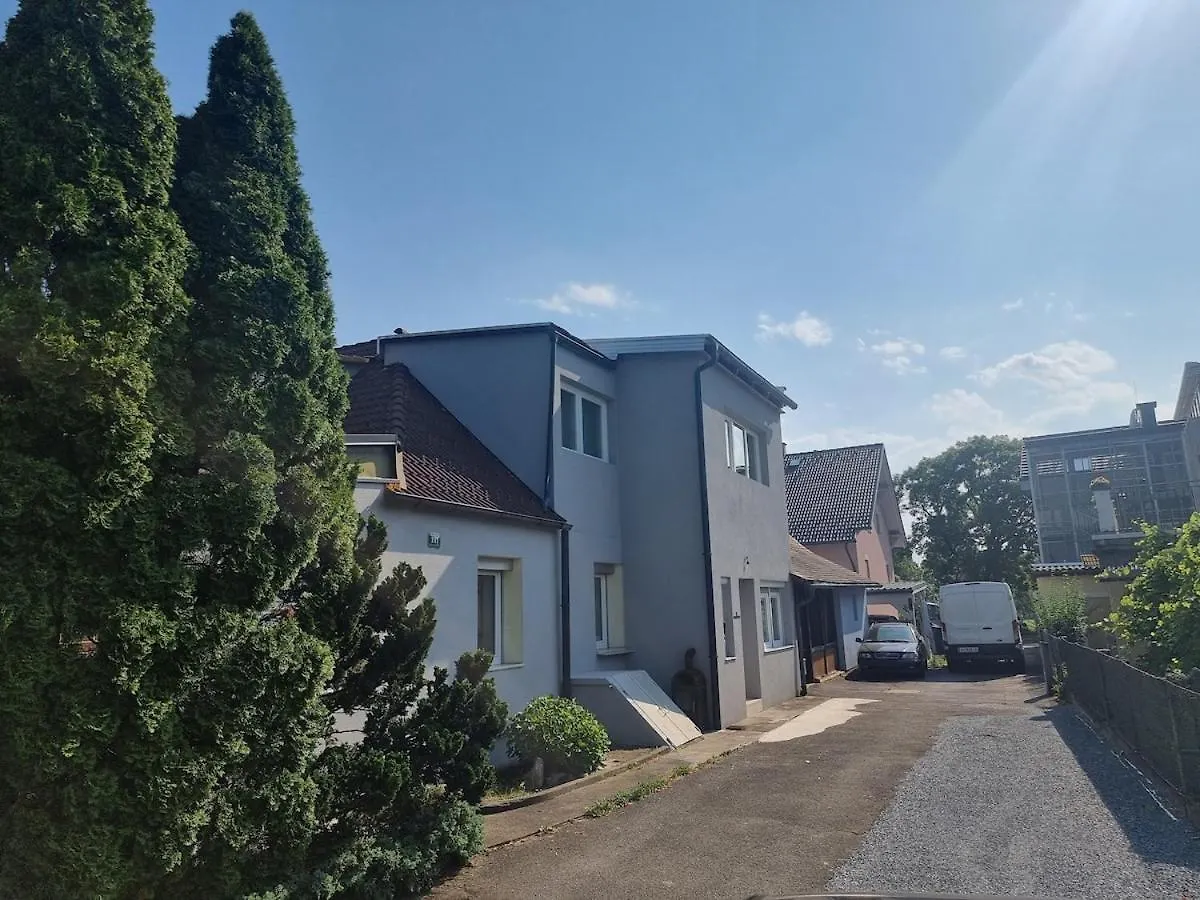 Haus Mit Garten Und Parkplaetzen Γκρατς 0*,